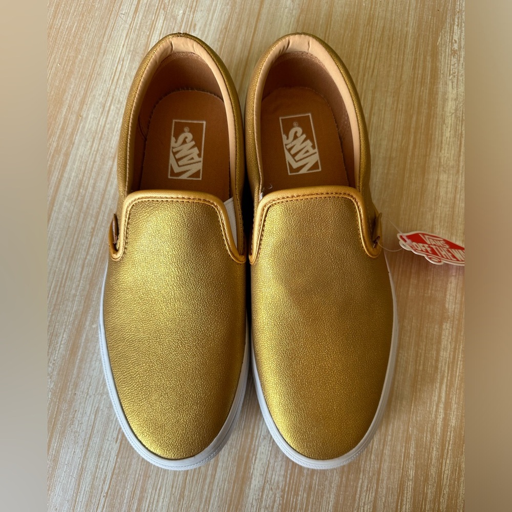 {Vans} NWT Classic Slip-on metallic bronze size 9.5M/11W